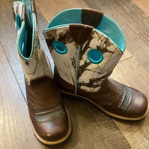 Ariat size 2 girls